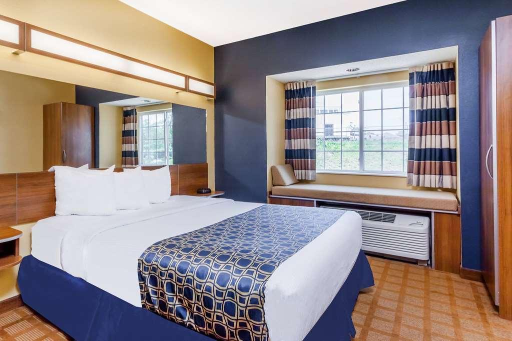 Microtel Inn & Suites Dickson City Room photo