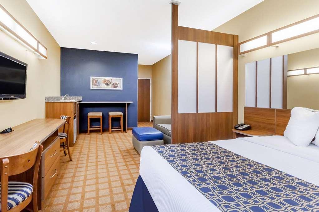 Microtel Inn & Suites Dickson City Room photo