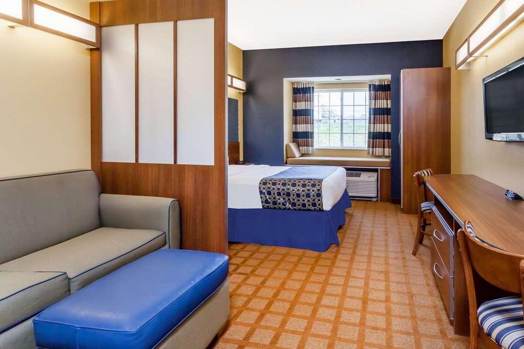 Microtel Inn & Suites Dickson City Room photo