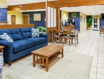 Microtel Inn & Suites Dickson City Interior photo