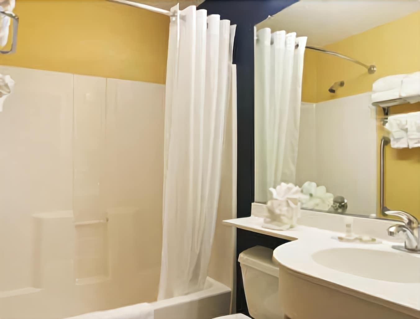 Microtel Inn & Suites Dickson City Room photo